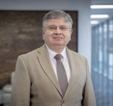 Dr.  Luis Quezada Llanca